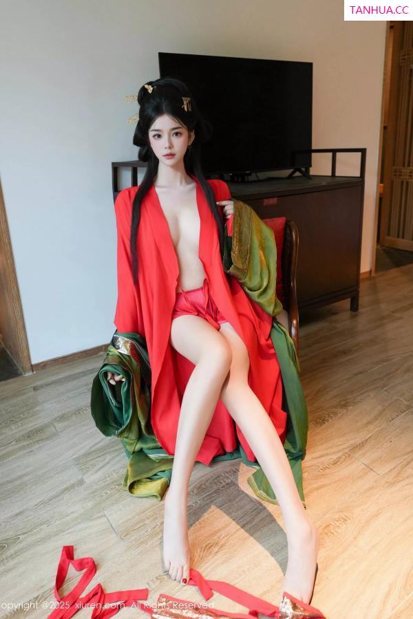   [XiuRen]高清写真图 2025.04.09 No.10126 雪糕CiCi 性感古风第4张图片